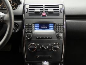 Alpine KIT-8MB 8" монтажен кит с CAN интерфейс и интерфейс за управление от волана за Mercedes A Class, B Class, Vito / Viano