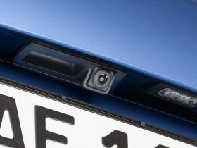 Alpine KIT-R1AU Rear Camera Installation Kit for Audi A4, A5, Q5 / Porsche / Cayenne / VW Golf V Variant, Passat Variant, Tiguan, Touran, Touareg / Skoda Octavia 3