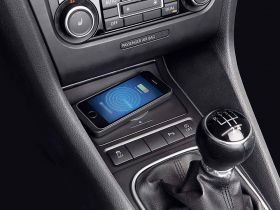 Alpine KCE-G6Qi Wireless Charging Console